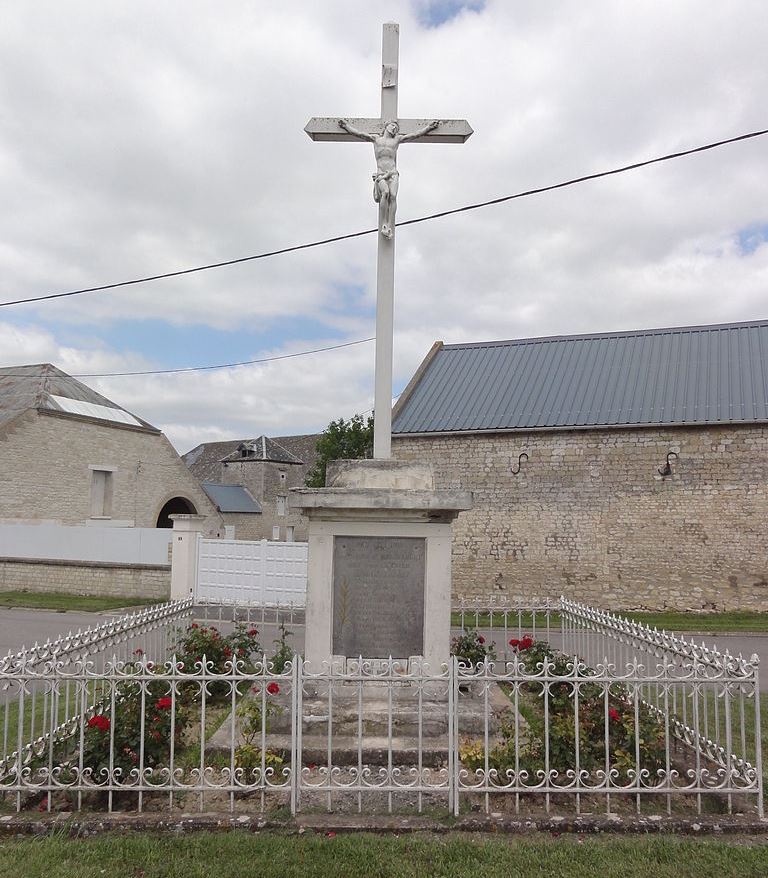 Oorlogsmonument Mchecourt #1