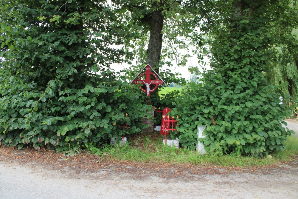 Crash Site Bristol Fighter E2523 and Field Cross J.B. Cowan Lichtervelde #3