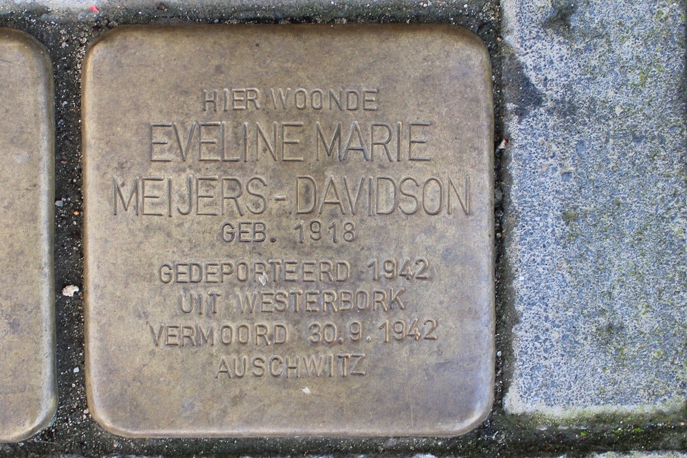 Stolpersteine Ellekomstraat 77 #3