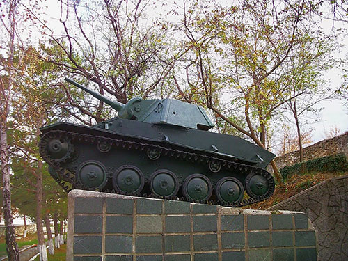 Bevrijdingsmonument (T-70 Tank) Bakhchysarai #1