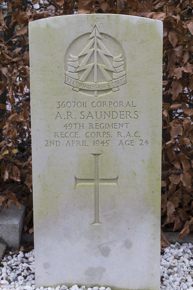 Commonwealth War Graves Roman Catholic Churchyard Puiflijk #5