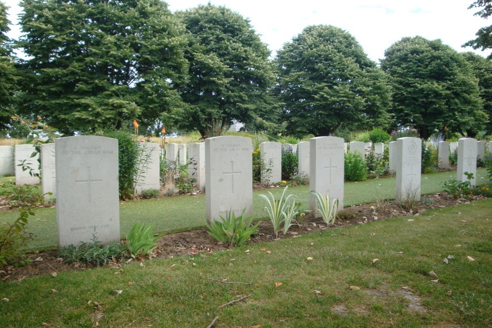 Commonwealth War Cemetery Essex Farm #2