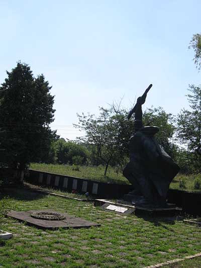 Mass Grave Soviet Soldiers Sutkivtsi #1