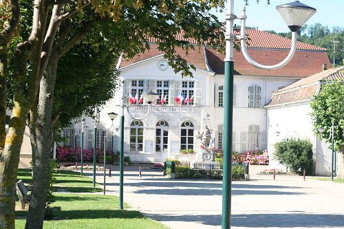 War Memorial Saint-Savin #1