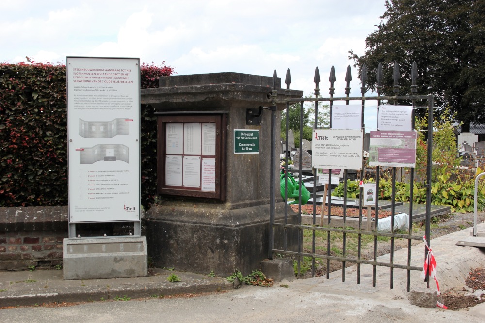 Commonwealth War Grave Aarsele #1