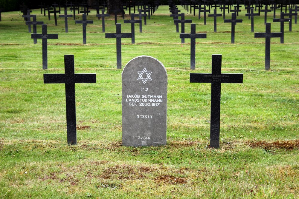 Duitse Oorlogsbegraafplaats Halluin #4