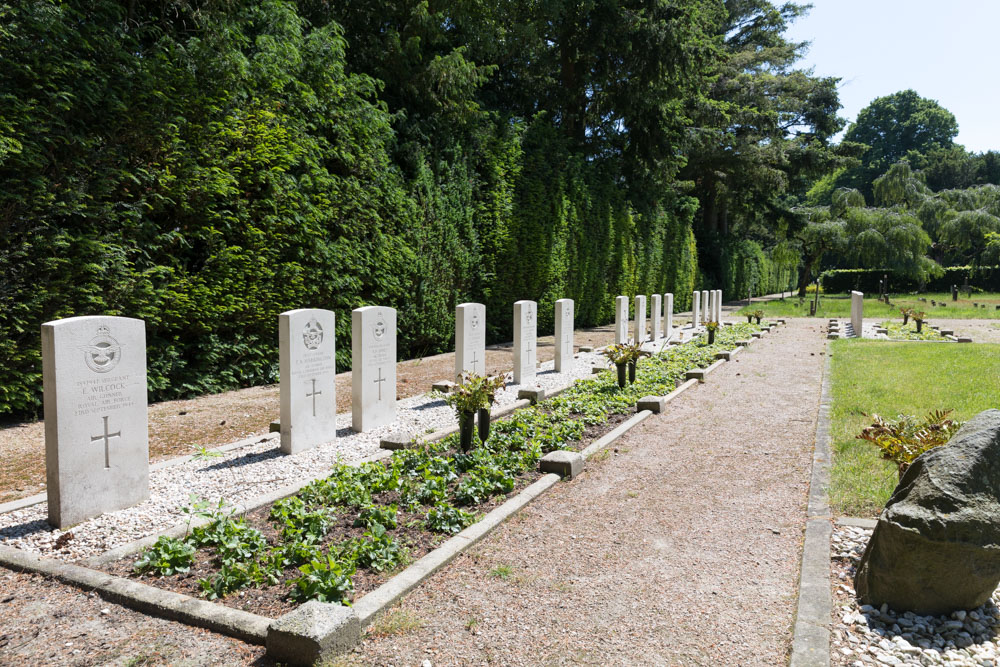 Commonwealth War Graves Old General Cemetery Wierden #2