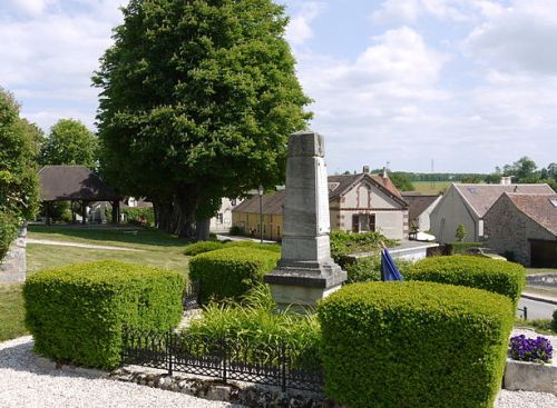 War Memorial La Chapelle-Iger #1