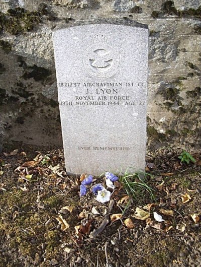 Commonwealth War Graves Huntly Cemetery