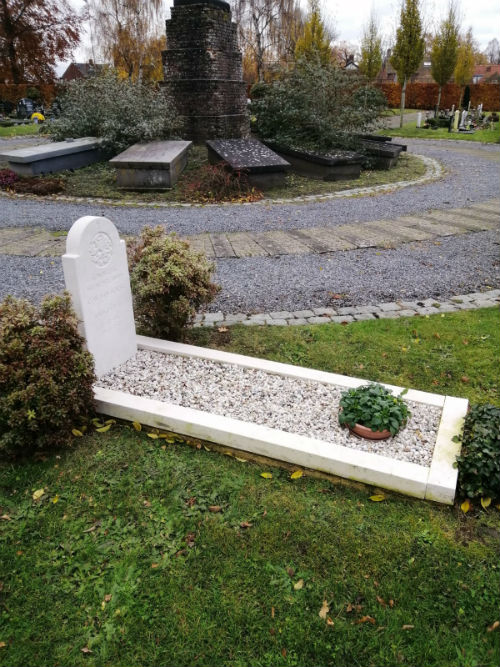 Dutch War Grave Roman Catholic Cemetery Wouw #3
