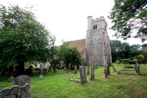 Oorlogsgraven van het Gemenebest St. Peter and St. Paul Churchyard