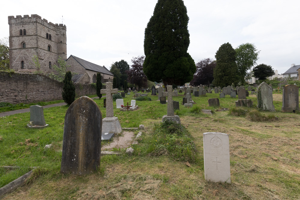 Commonwealth War Graves St. Mary Magdelene Churchyard