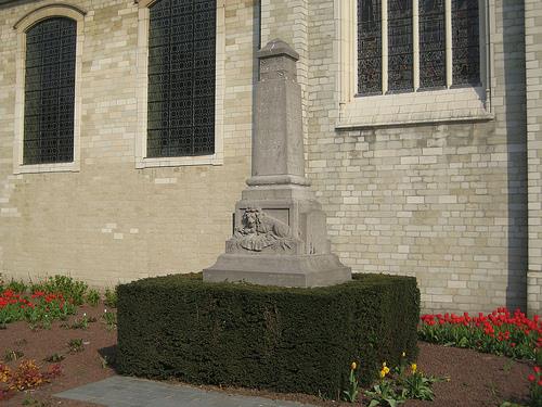 War Memorial Puurs #1