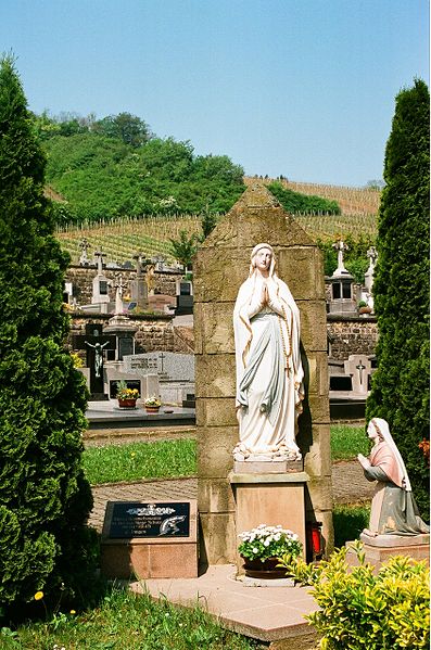 War Memorial Remerschen Churchyard