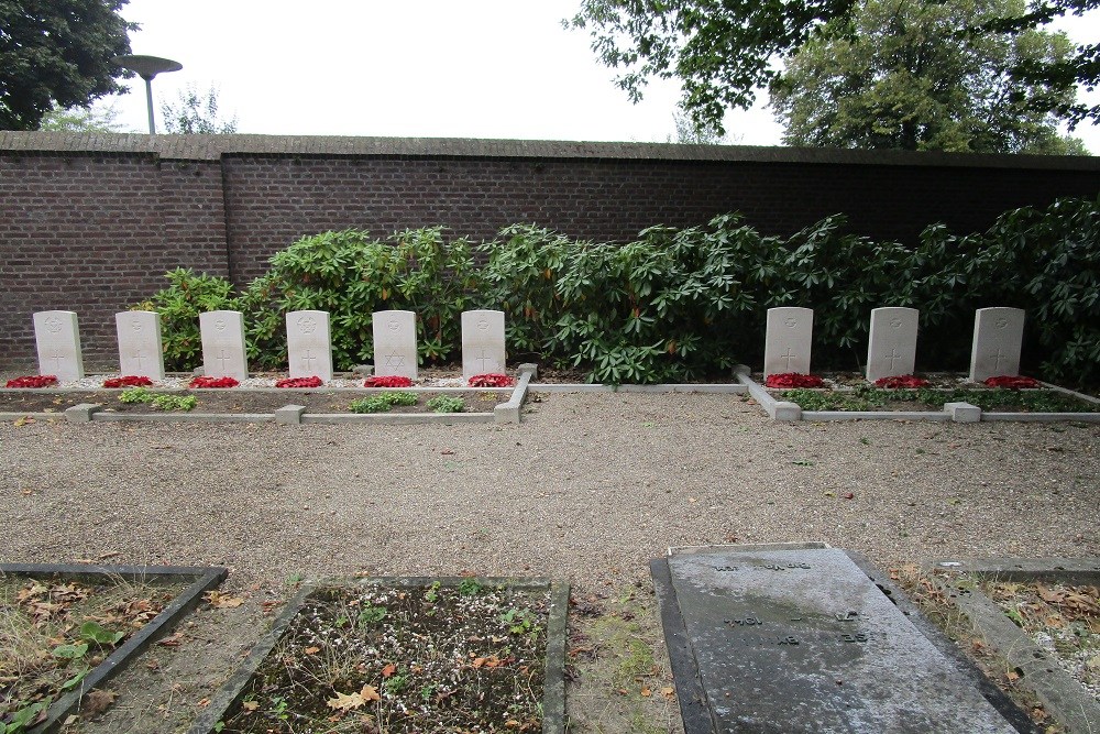 Oorlogsgraven van het Gemenebest Rooms Katholieke Begraafplaats Kapel in t Zand Roermond #2