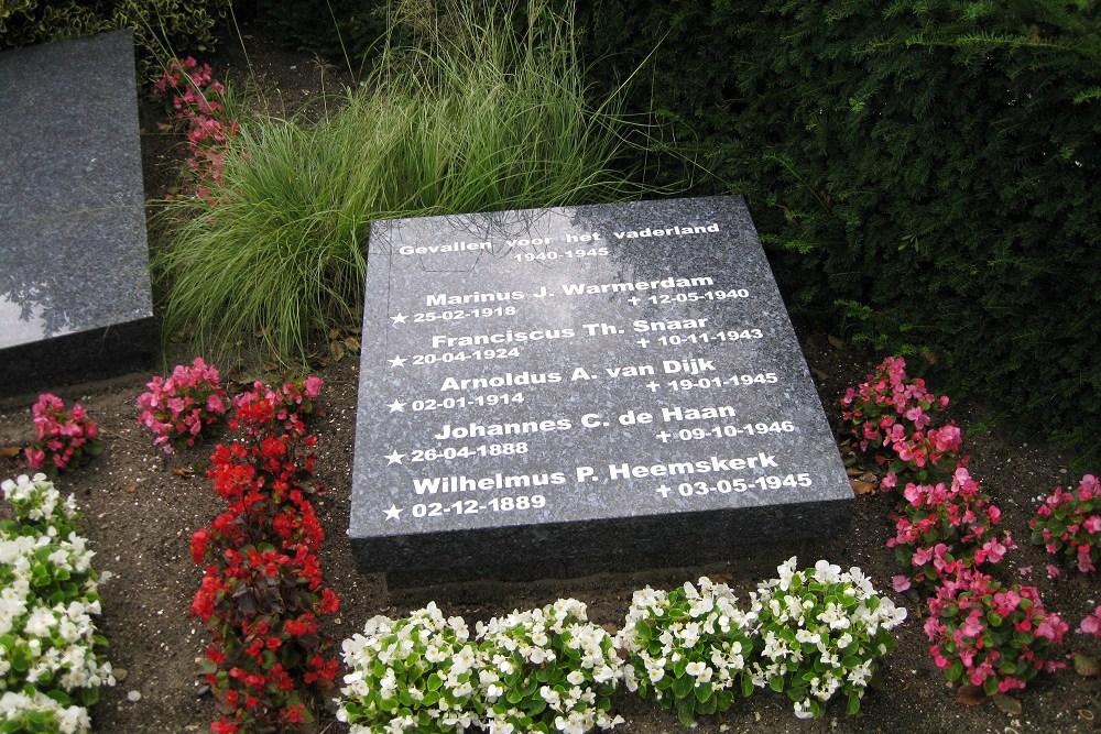 Oorlogsmonument Rooms Katholieke Begraafplaats St. Agatha Lisse