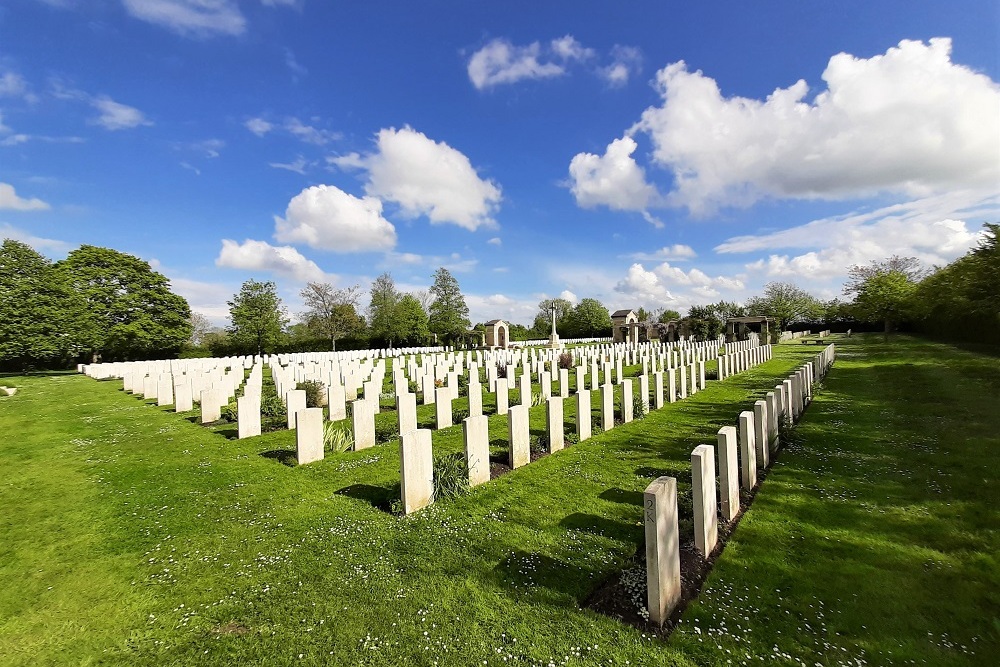 Commonwealth War Cemetery Tilly-sur-Seulles #3