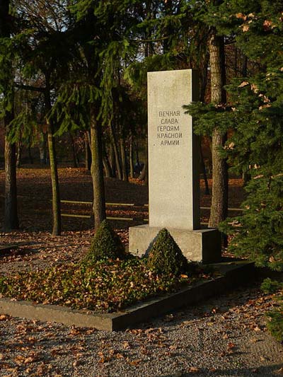 Sovjet Oorlogsbegraafplaats Reuthen