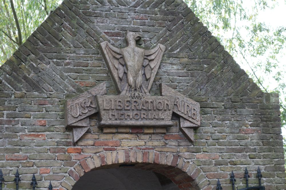 Airborne Monument en Bevrijdingskapel Heeswijk #2