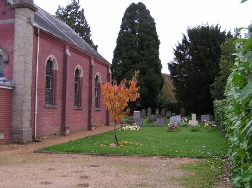 Commonwealth War Graves Alderholt Congregational Chapelyard #1