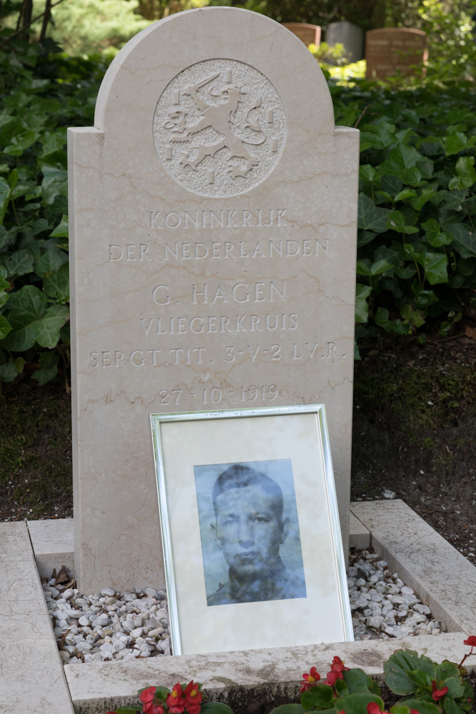 Dutch War Graves Nunspeet #4