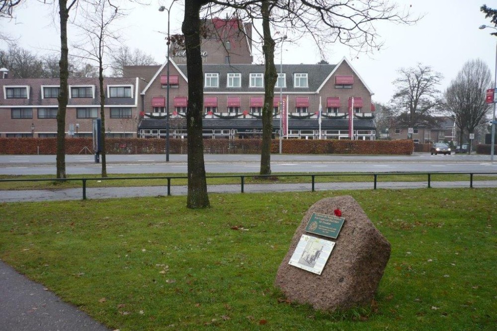 Liberation Route Marker 057: De Man met Twee Hoeden #2