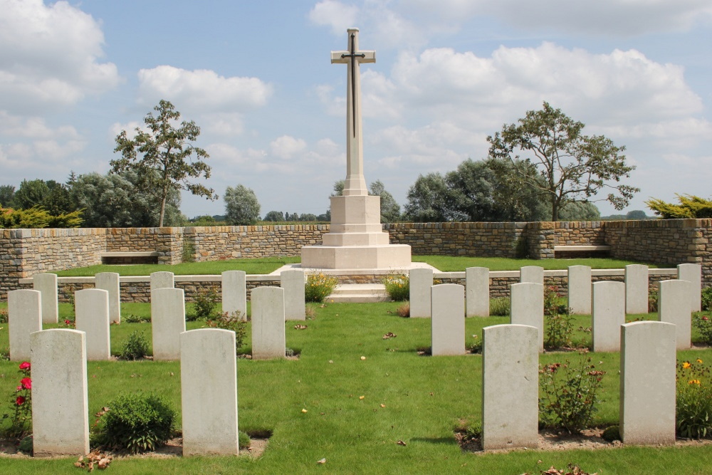 Commonwealth War Cemetery Tannay #2
