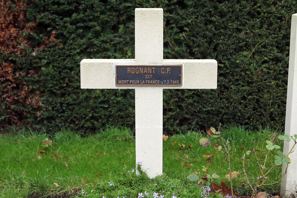 French War Grave Roman Catholic Churchyard Swartbroek #1