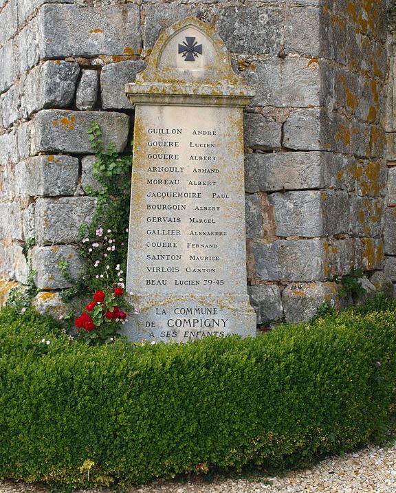 Oorlogsmonument Compigny #1