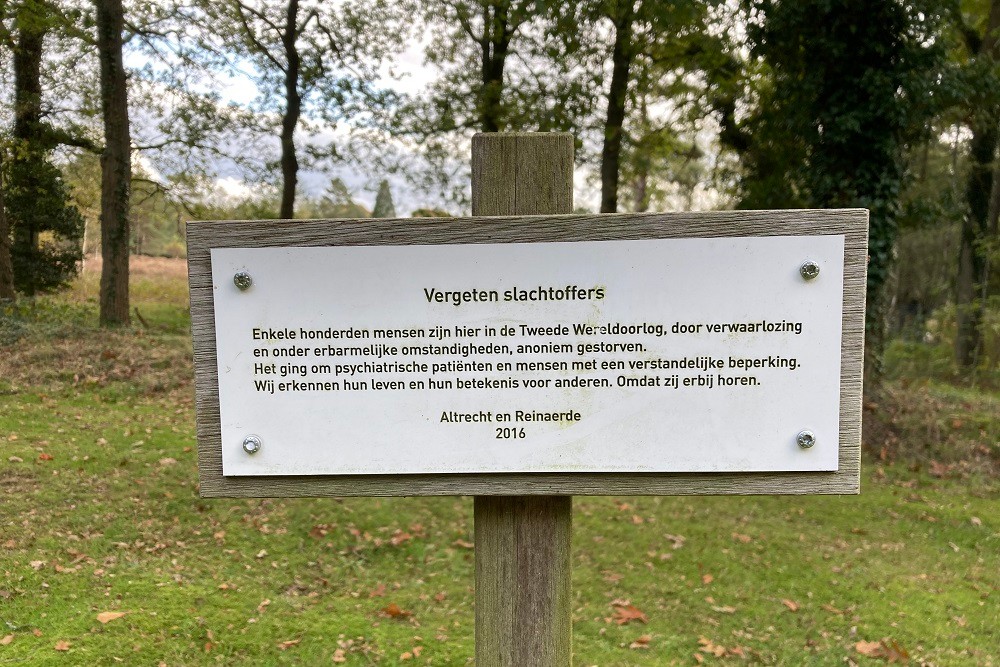 Monument Vergeten Slachtoffers Den Dolder #2