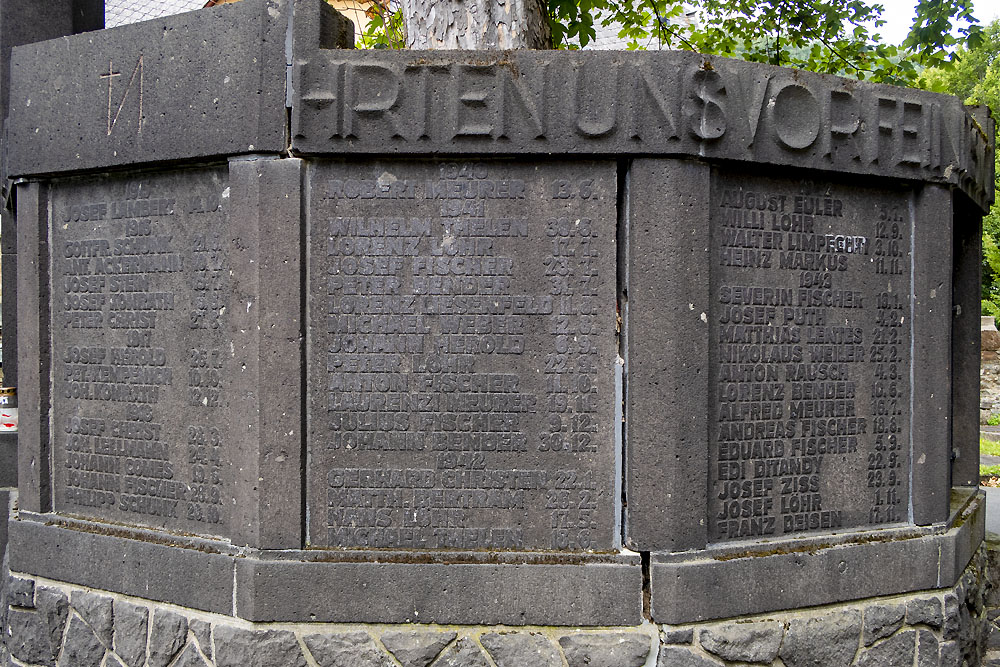 Oorlogsmonument Oberfell #2