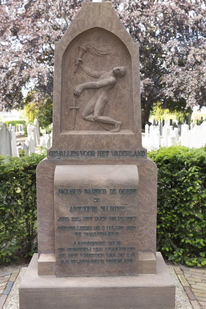 Memorial Resistance Municipal Cemetery Zwartsluis #2