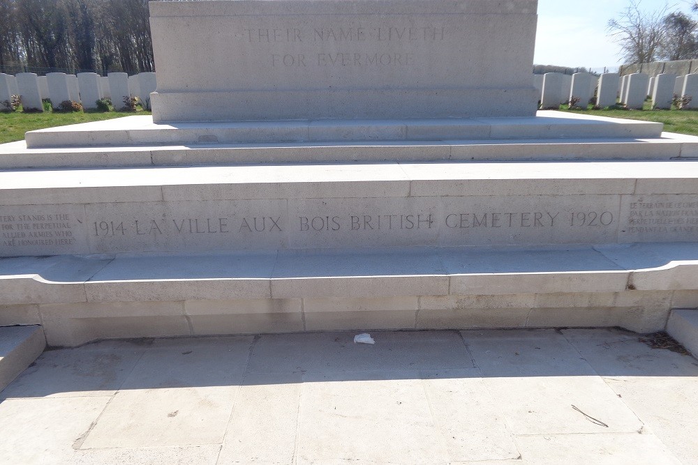 Commonwealth War Cemetery La Ville-aux-Bois #3