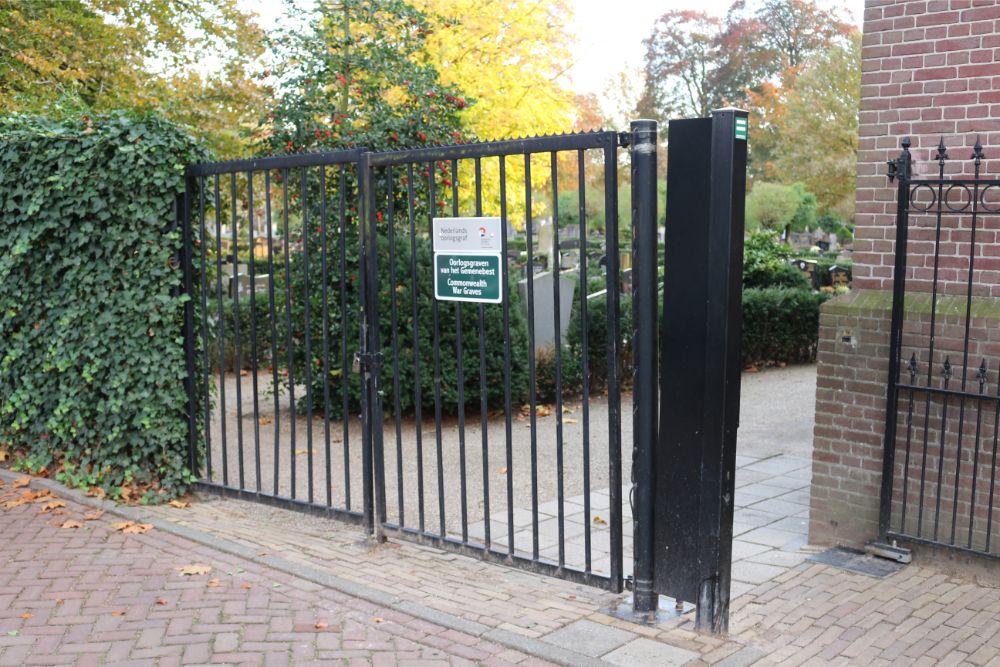 Nederlands Oorlogsgraven Rooms Katholiek Kerkhof Sint-Oedenrode