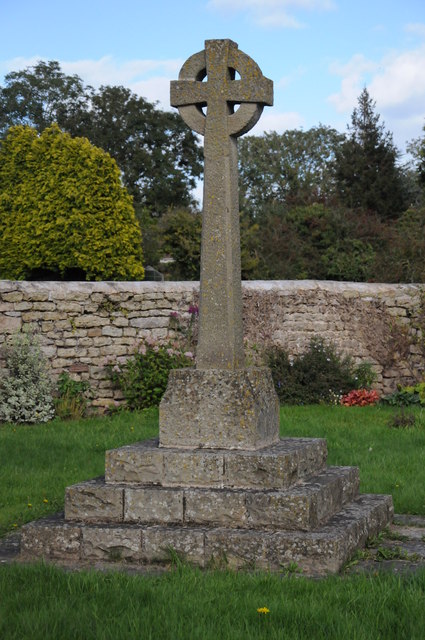 Oorlogsmonument Oldbury-on-Severn #1