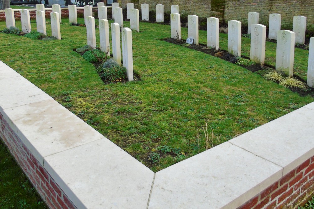 Commonwealth War Graves Turnhout #1