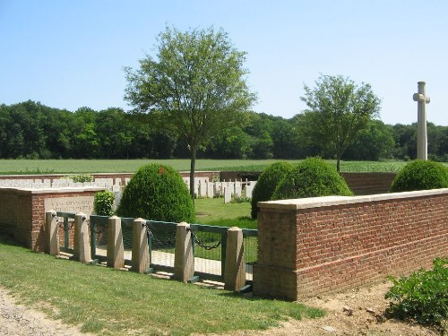 Commonwealth War Cemetery Hangard Wood