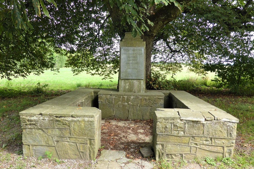 Oorlogsmonument Omezée #1