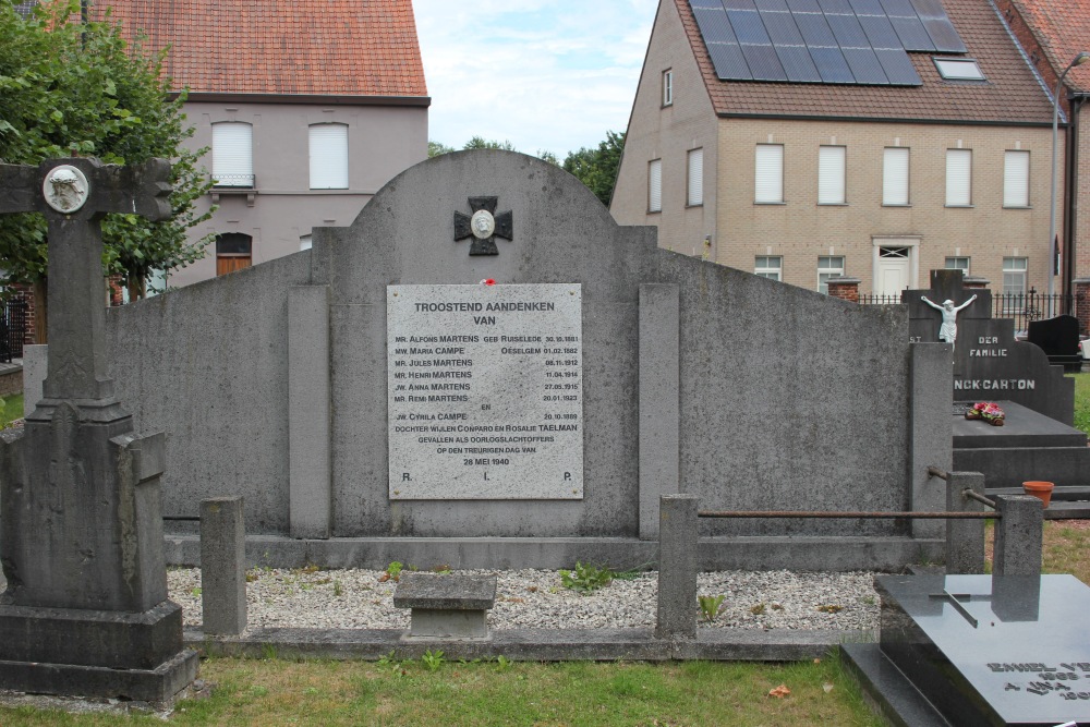 Monument Burgerslachtoffers Oeselgem #1