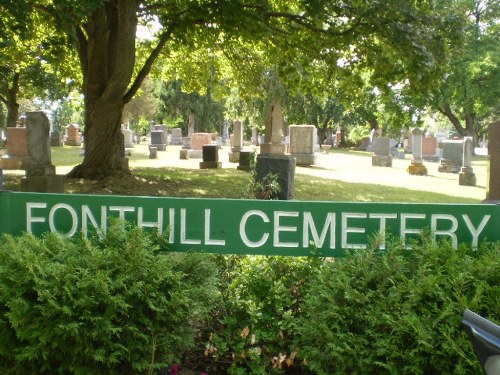 Commonwealth War Graves Fonthill Cemetery