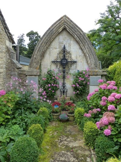 Oorlogsmonument Castle Combe #1