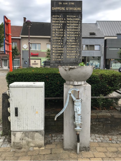 Oorlogsmonument Westmeerbeek #2