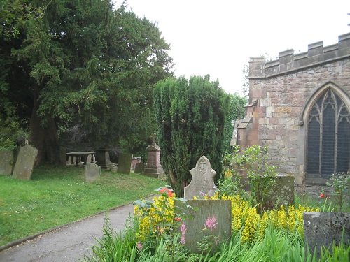 Commonwealth War Grave St. James the Great Churchyard