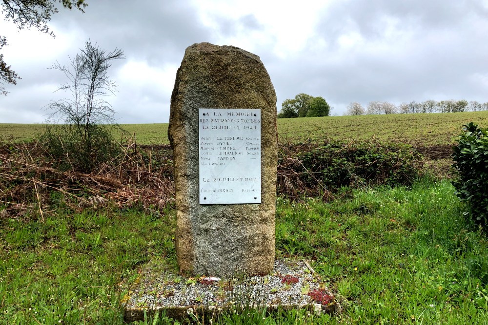 Monument Gefusilleerden 21 en 29 juli 1944 Priziac