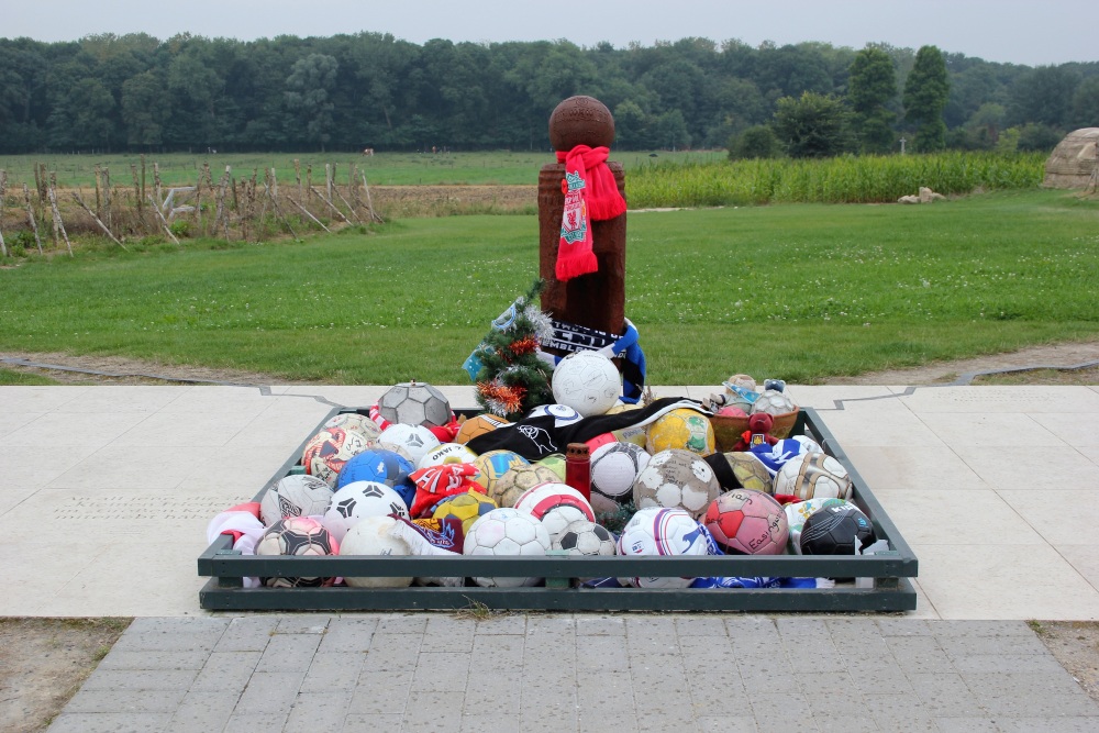 Monument Christmas Truce 1914 UEFA