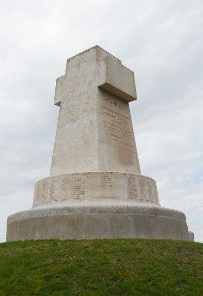 Oorlogs- en Grafmonument Coulmiers #4