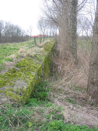 Bunker type 700 met wegversperringen en Anti-tankmuur Ritthem #2