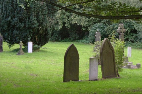 Commonwealth War Graves St. Cuthbert Churchyard #1
