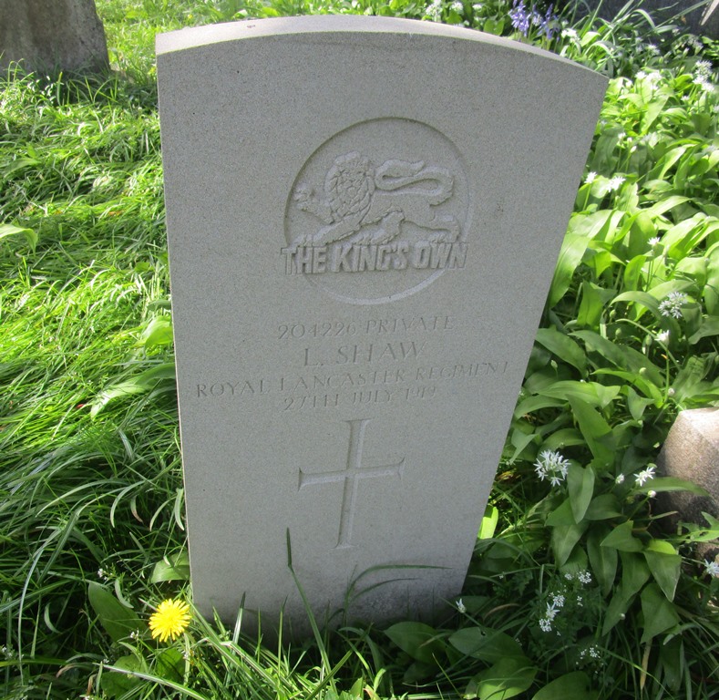 Commonwealth War Grave St. Cuthbert Churchyard