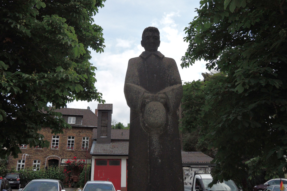 War Memorial Mayscho #2